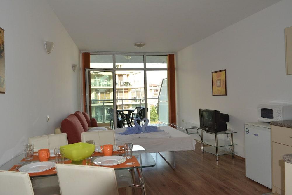 סאני ביץ' Julia Family Apartments מראה חיצוני תמונה