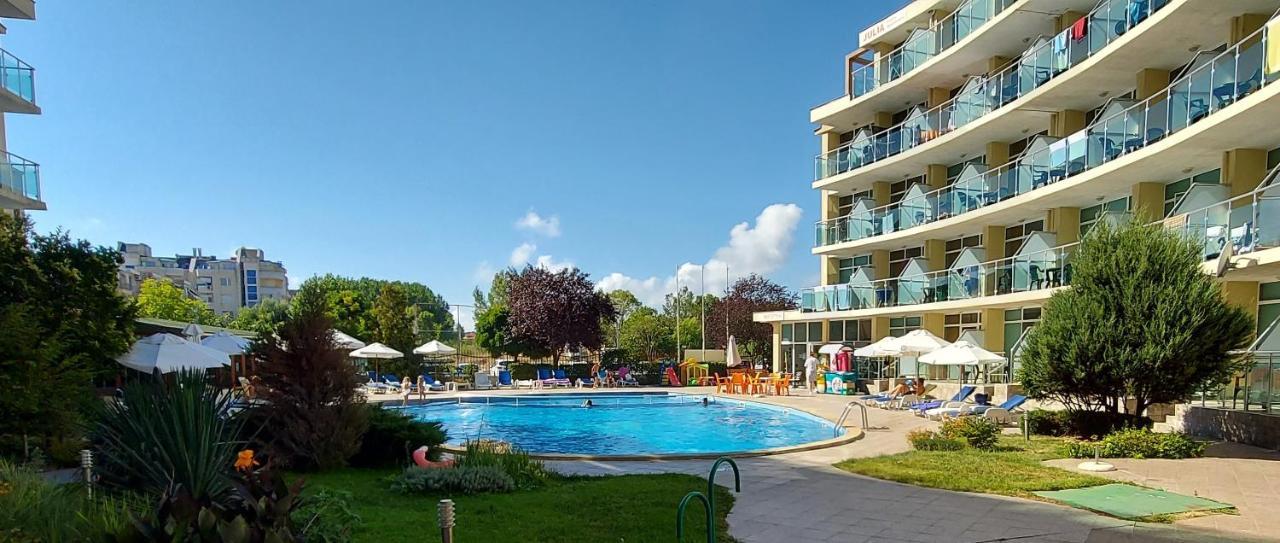 סאני ביץ' Julia Family Apartments מראה חיצוני תמונה