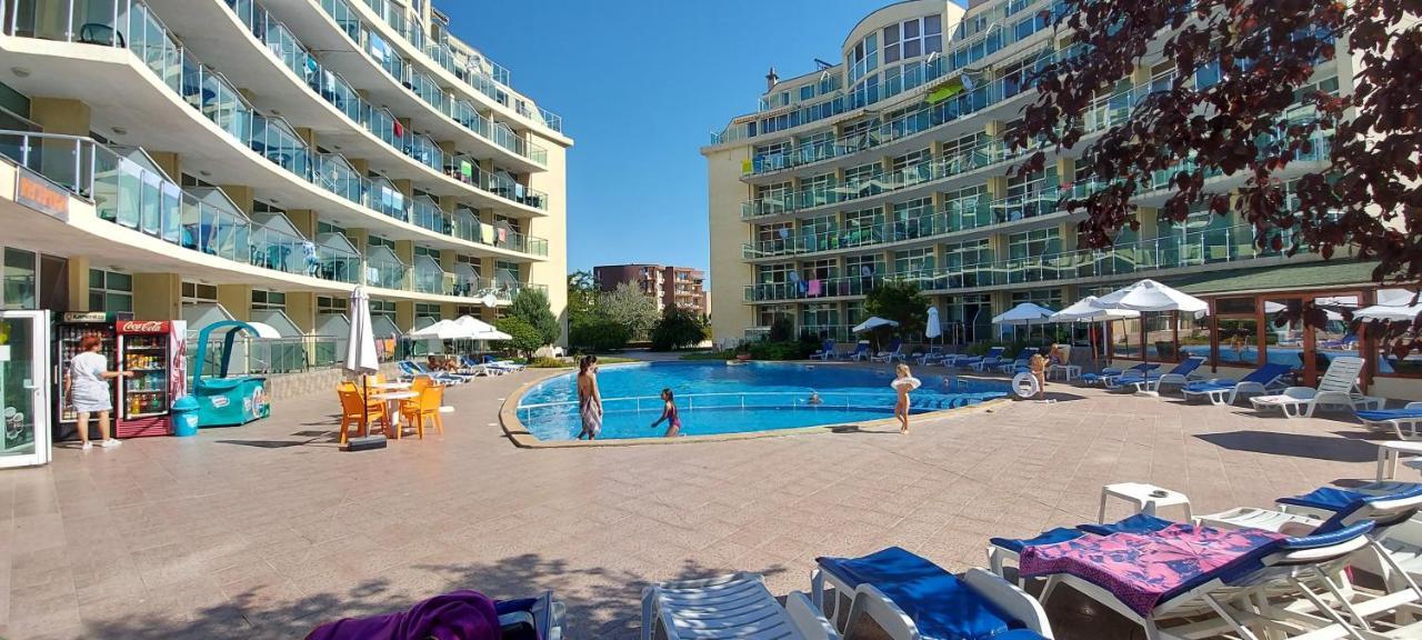 סאני ביץ' Julia Family Apartments מראה חיצוני תמונה