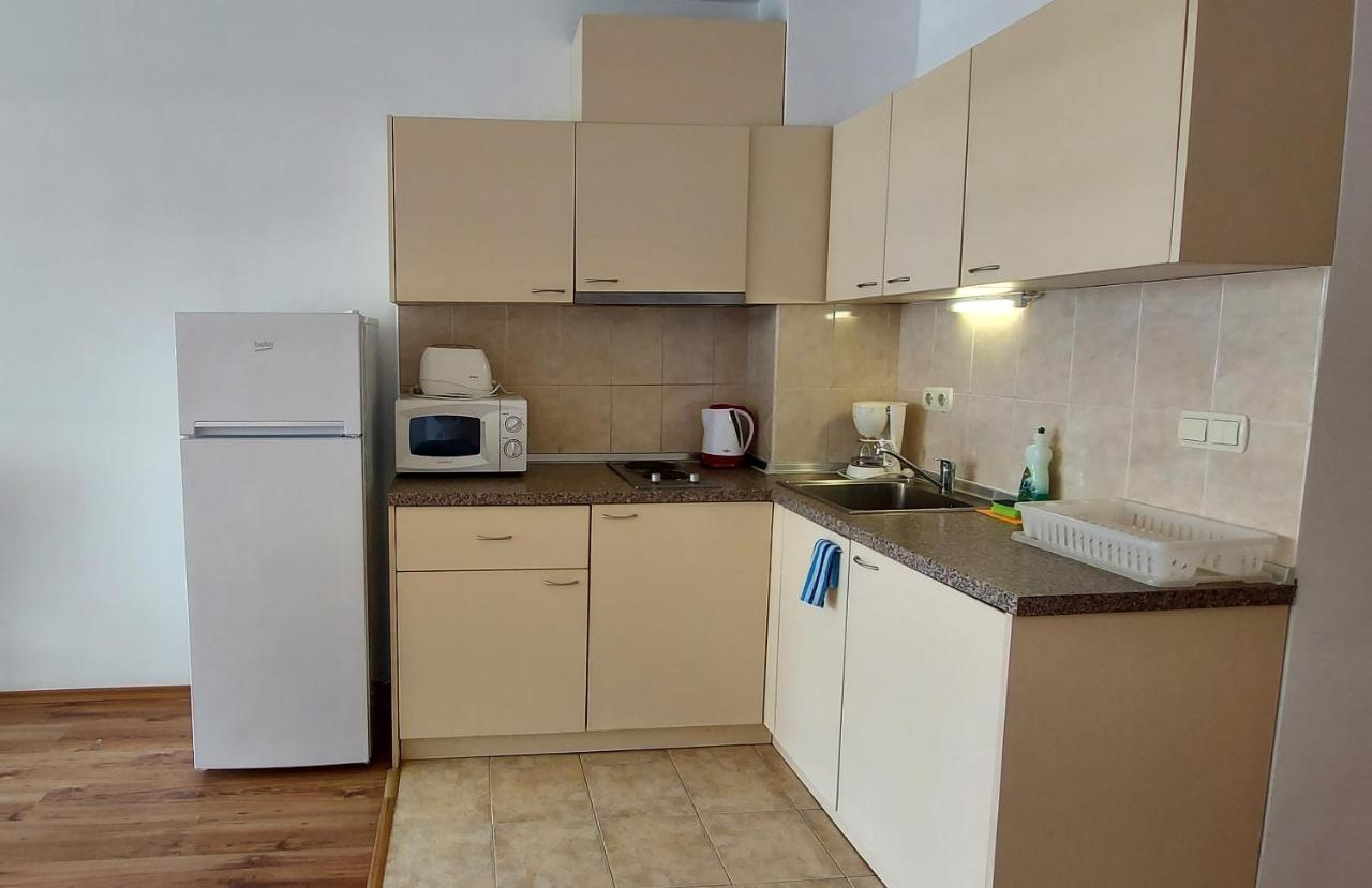 סאני ביץ' Julia Family Apartments מראה חיצוני תמונה