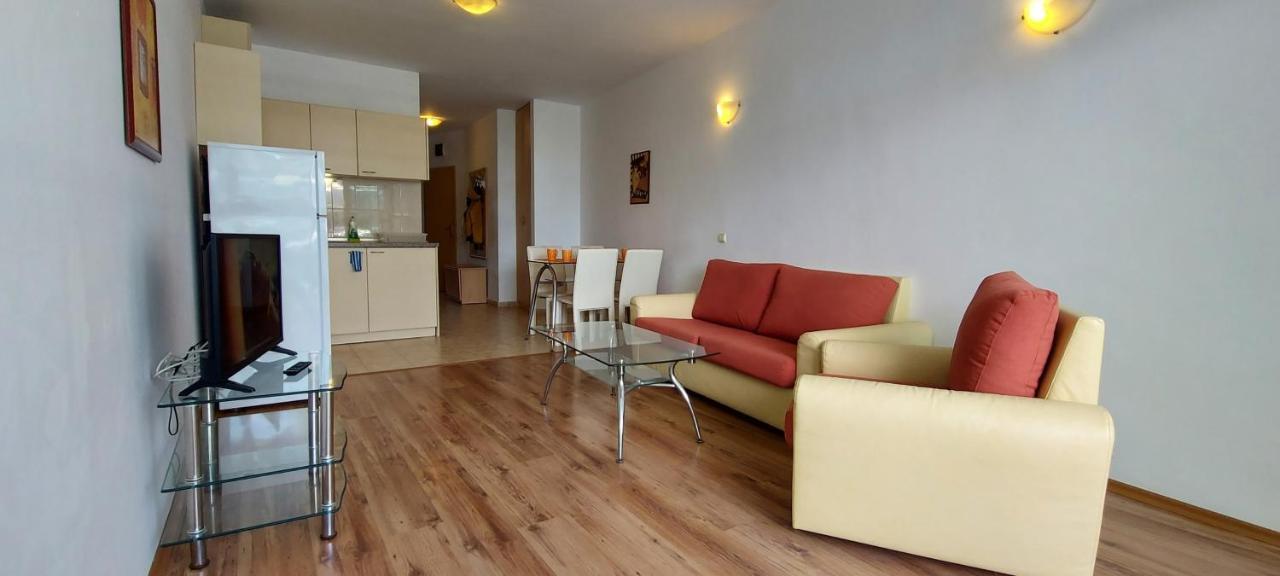 סאני ביץ' Julia Family Apartments מראה חיצוני תמונה