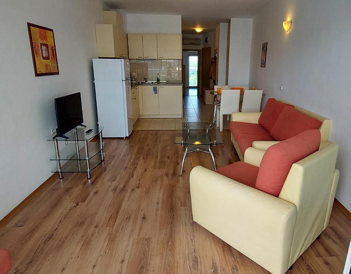 סאני ביץ' Julia Family Apartments מראה חיצוני תמונה