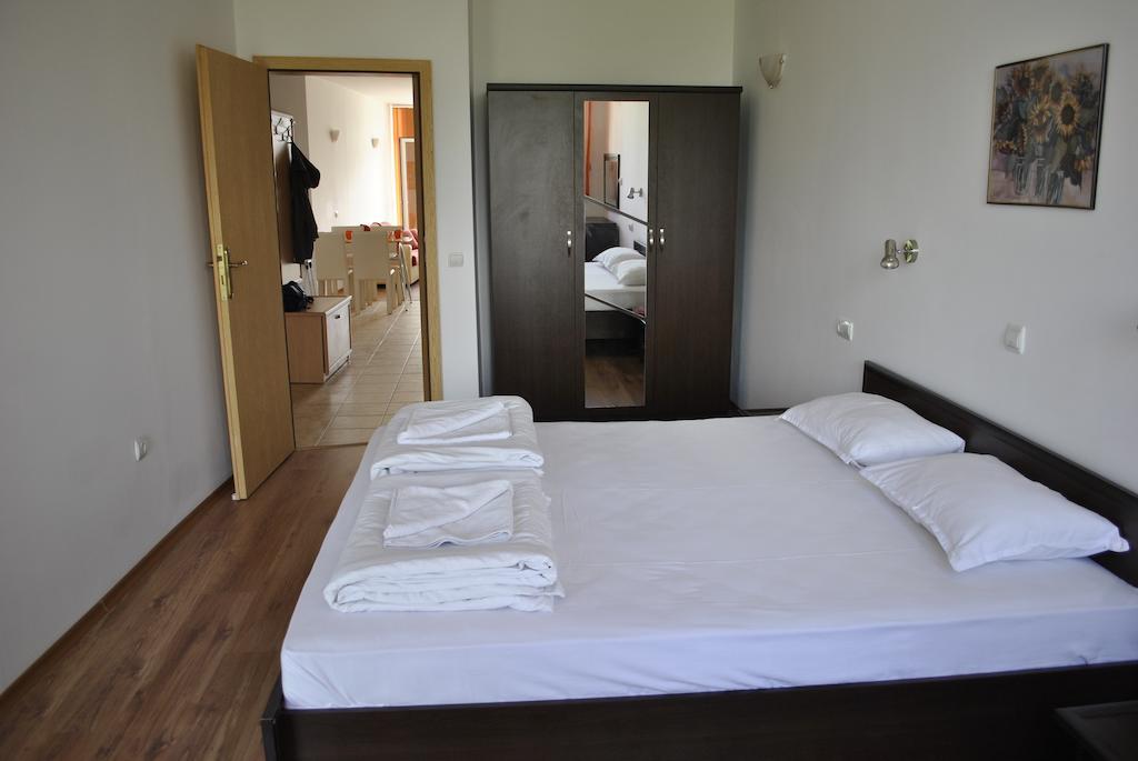 סאני ביץ' Julia Family Apartments חדר תמונה