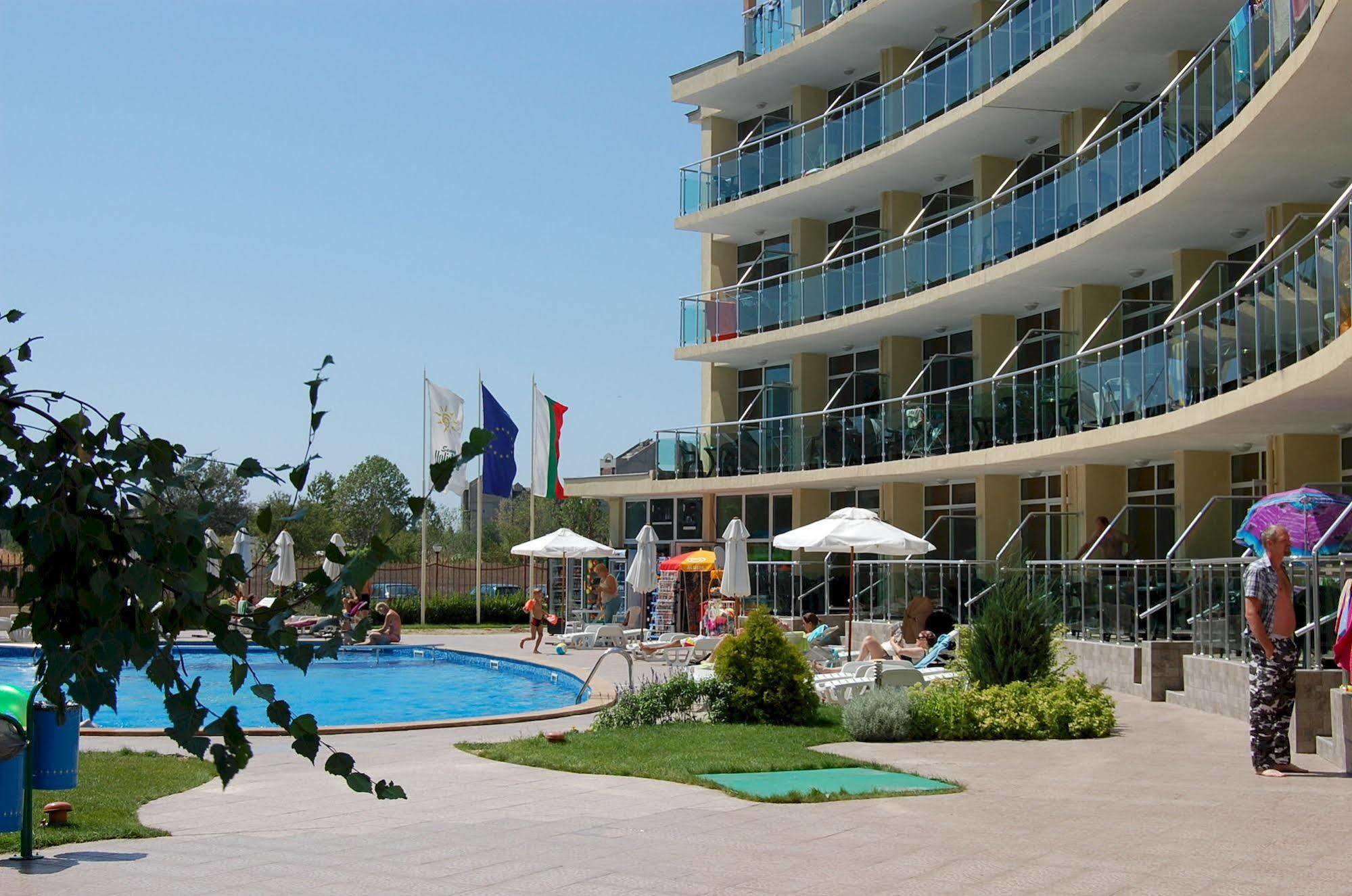 סאני ביץ' Julia Family Apartments מראה חיצוני תמונה
