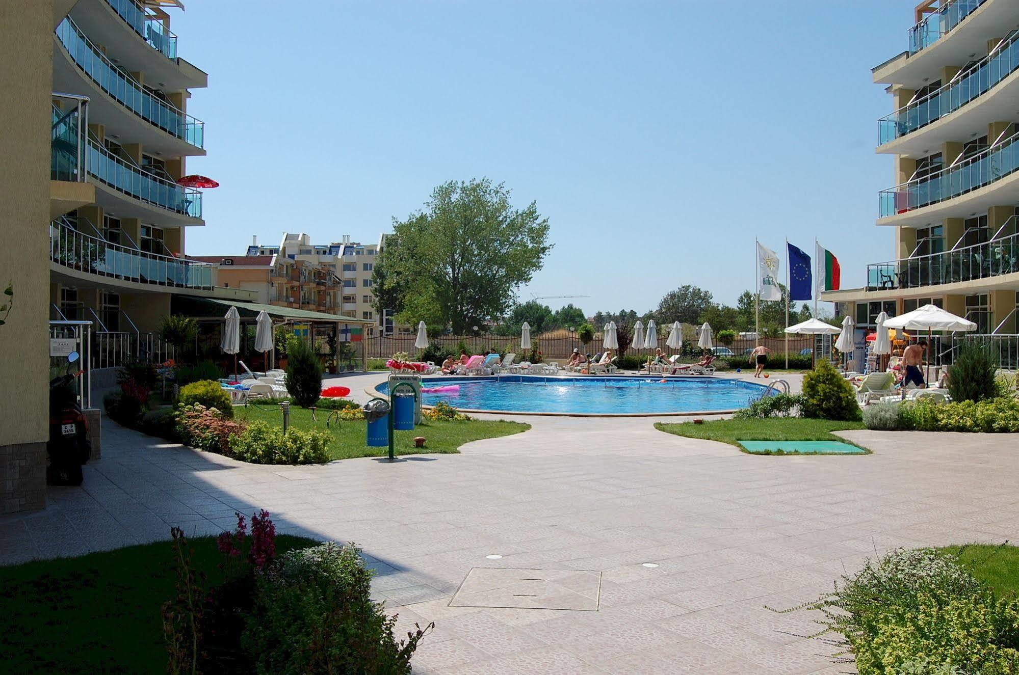 סאני ביץ' Julia Family Apartments מראה חיצוני תמונה
