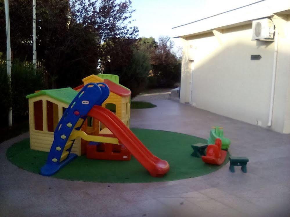 סאני ביץ' Julia Family Apartments מראה חיצוני תמונה
