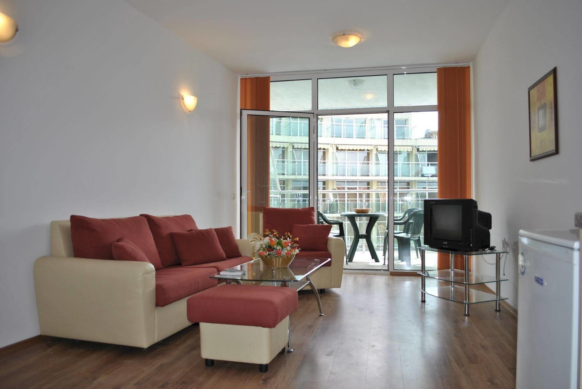 סאני ביץ' Julia Family Apartments מראה חיצוני תמונה