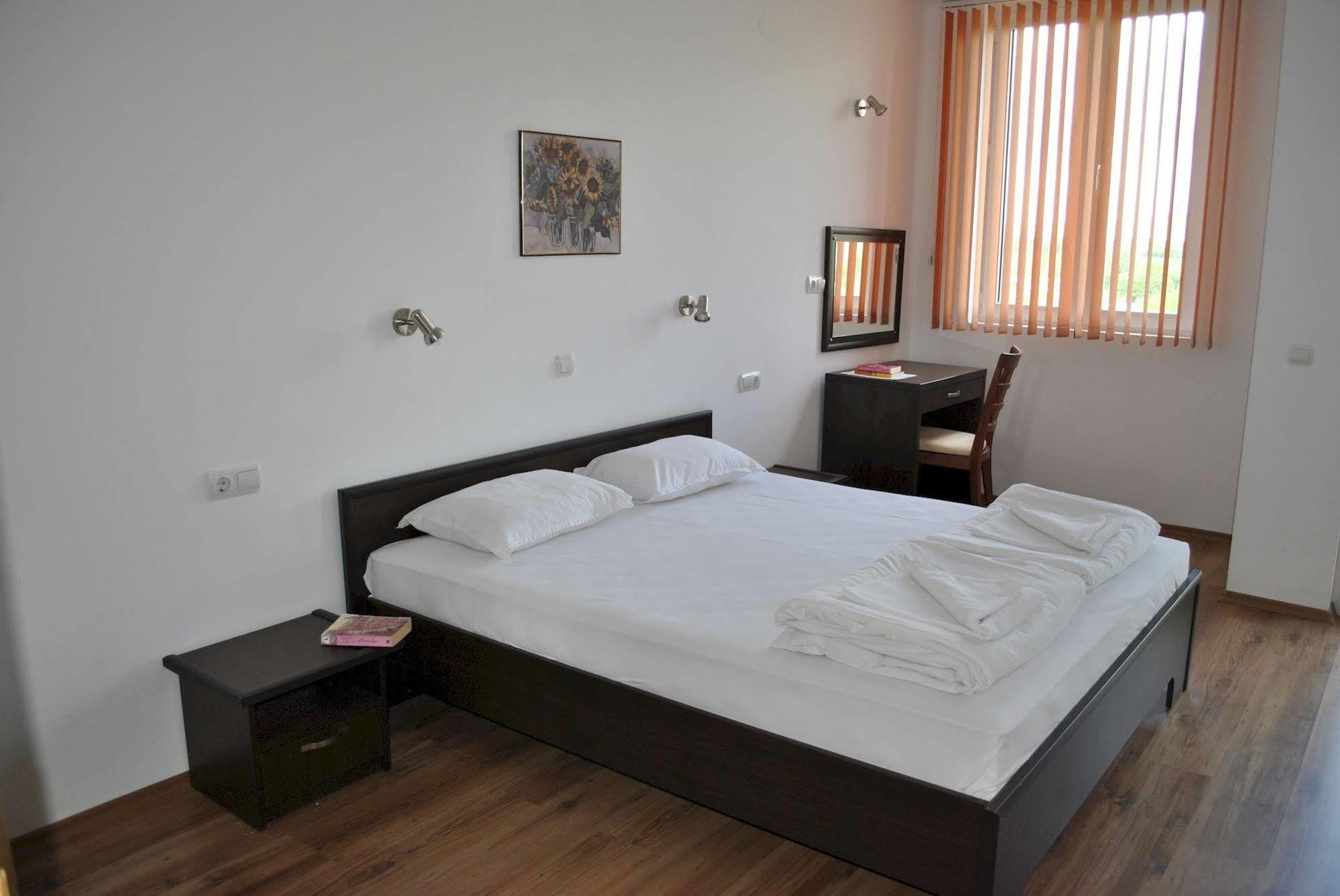 סאני ביץ' Julia Family Apartments מראה חיצוני תמונה