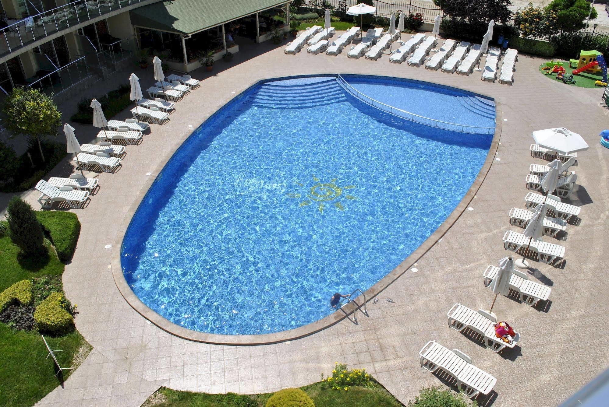 סאני ביץ' Julia Family Apartments מראה חיצוני תמונה
