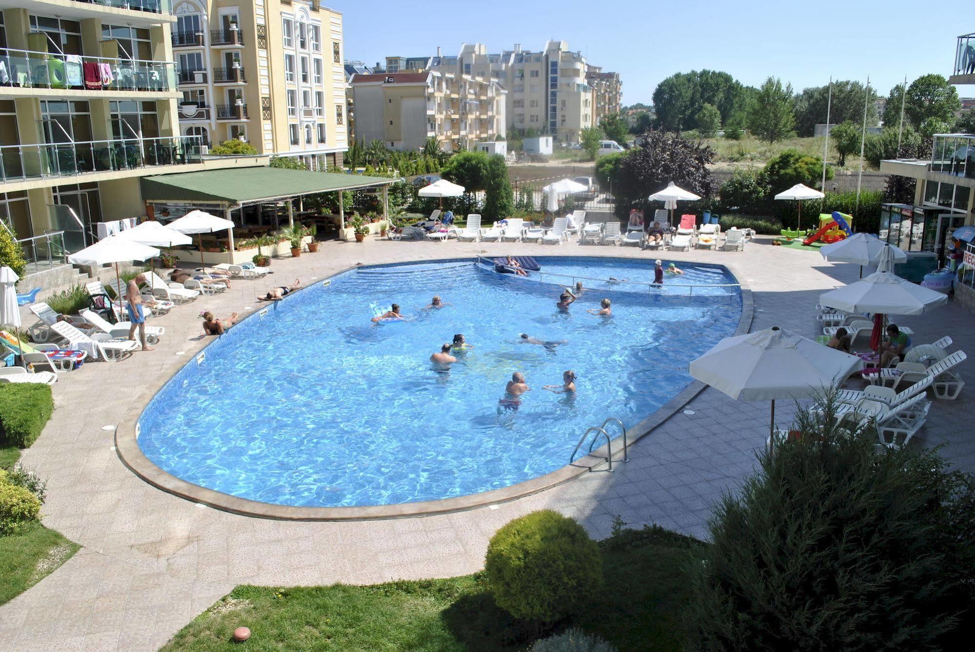 סאני ביץ' Julia Family Apartments מראה חיצוני תמונה