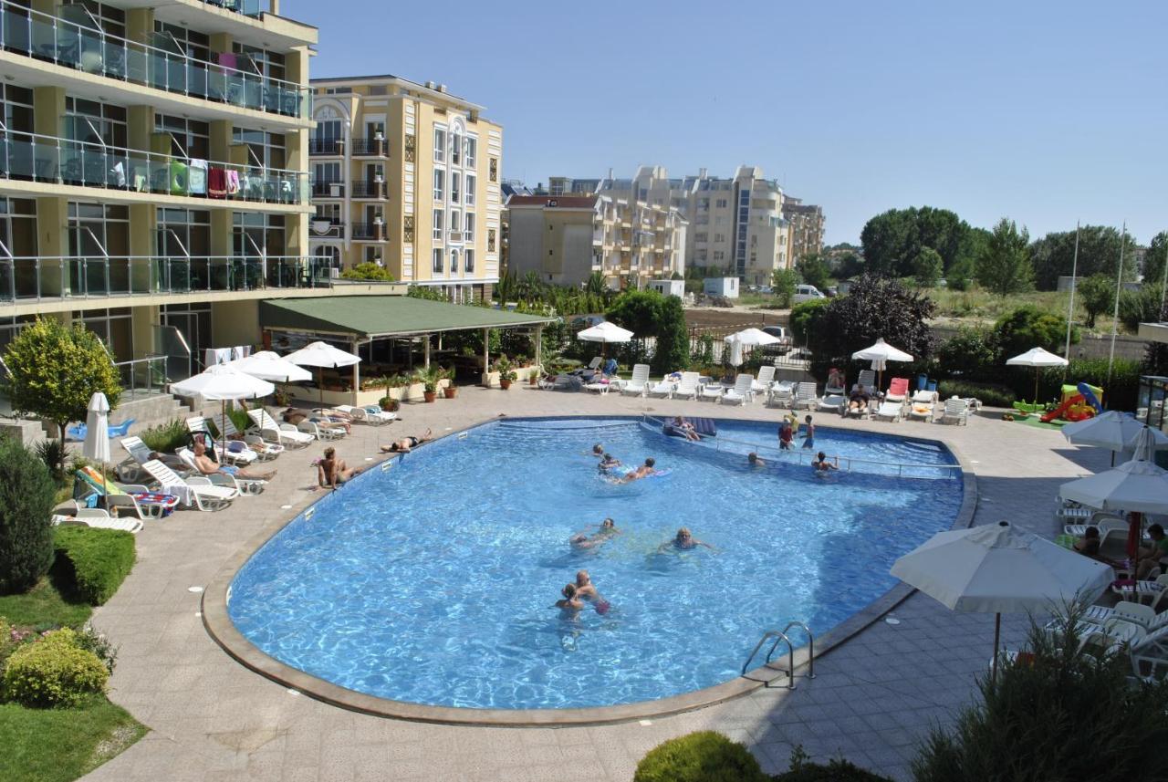 סאני ביץ' Julia Family Apartments מראה חיצוני תמונה