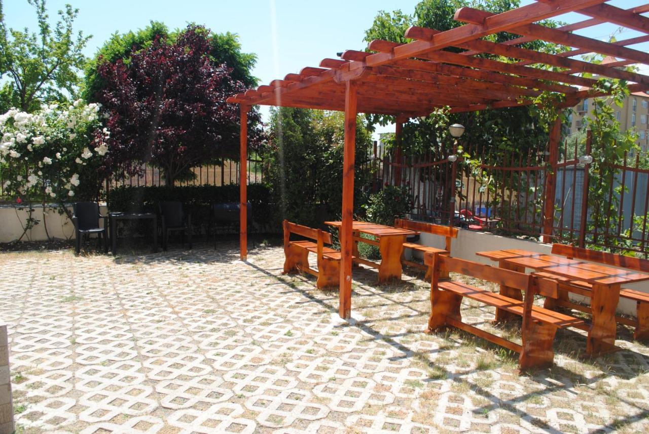 סאני ביץ' Julia Family Apartments מראה חיצוני תמונה