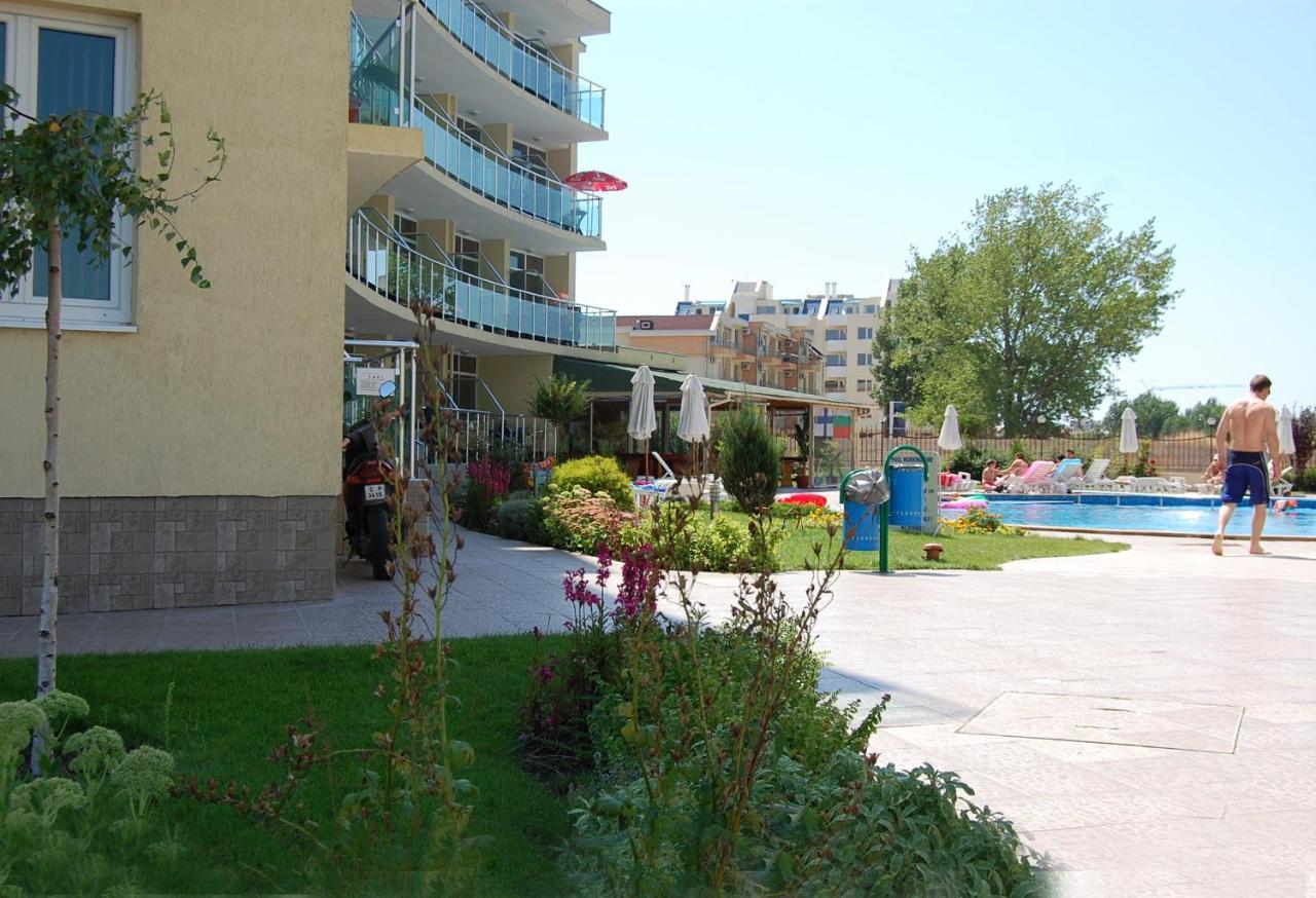סאני ביץ' Julia Family Apartments מראה חיצוני תמונה