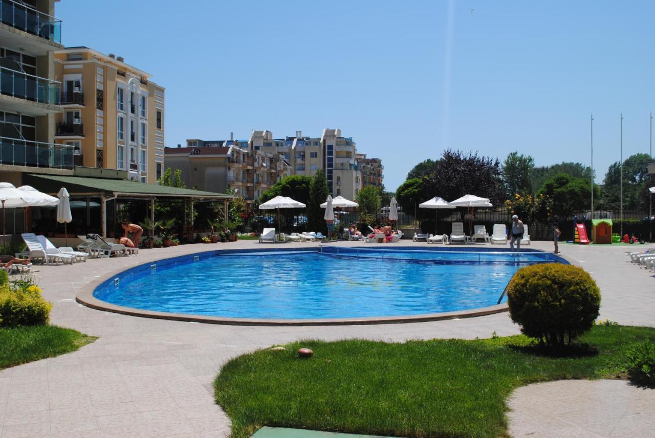 סאני ביץ' Julia Family Apartments מראה חיצוני תמונה