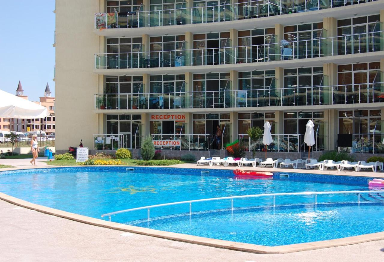 סאני ביץ' Julia Family Apartments מראה חיצוני תמונה