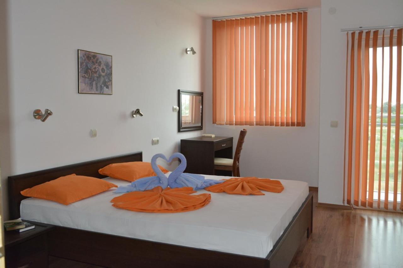 סאני ביץ' Julia Family Apartments מראה חיצוני תמונה
