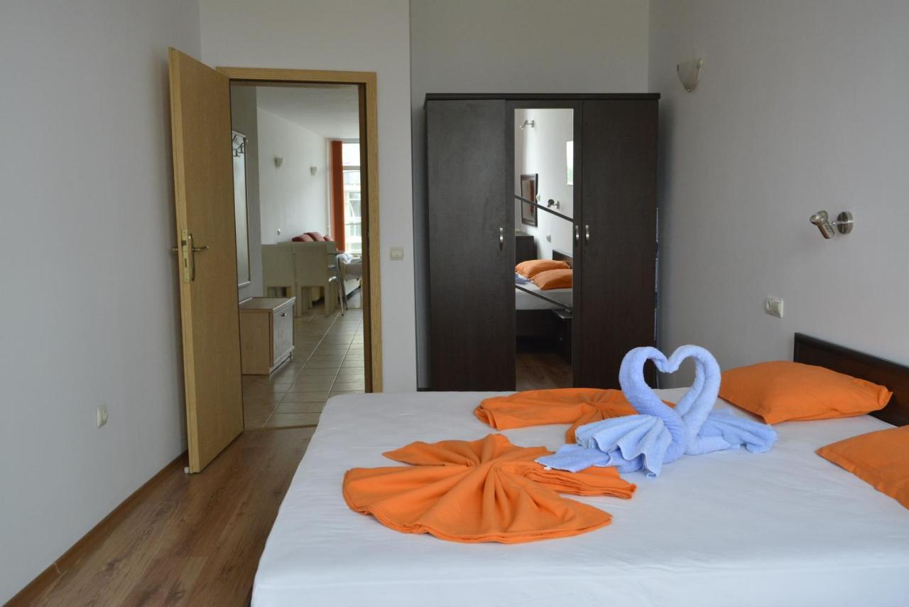 סאני ביץ' Julia Family Apartments מראה חיצוני תמונה