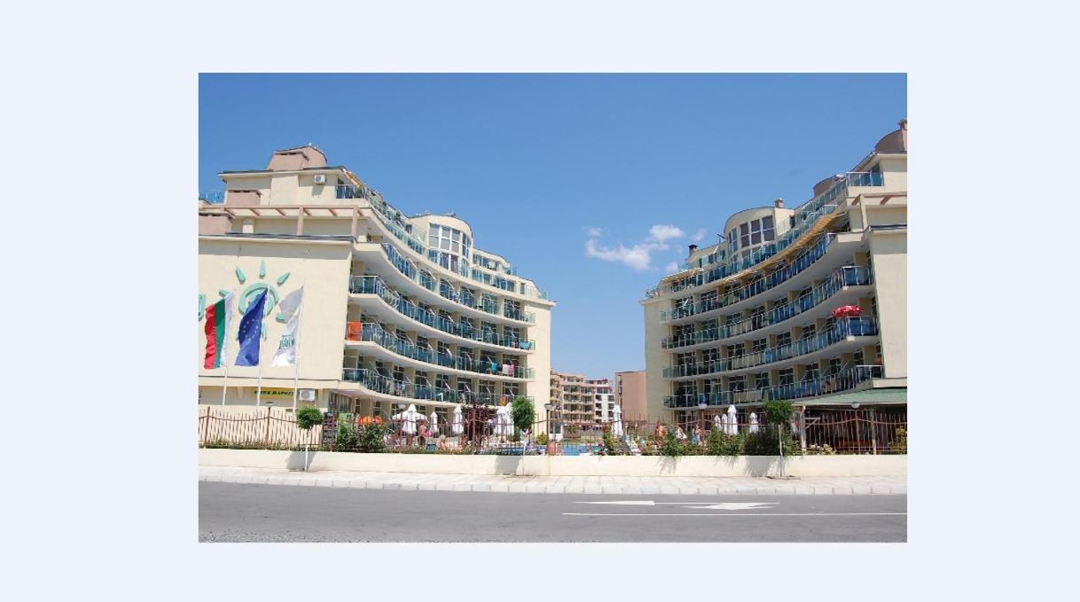 סאני ביץ' Julia Family Apartments מראה חיצוני תמונה